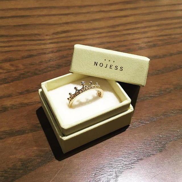 NOJESS(ノジェス)の最終値下げ nojess クラウンピンキーリング レディースのアクセサリー(リング(指輪))の商品写真