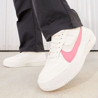 NIKE - 【新品24.5cm】NIKEエアフォース１プラットフォーム オフ ...