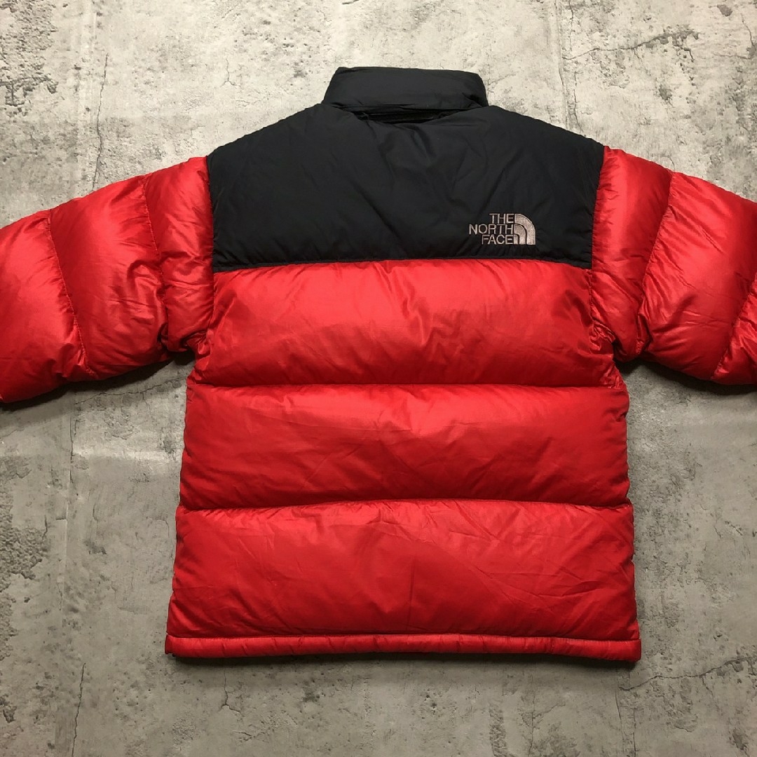 THE NORTH FACE(ザノースフェイス)のザノースフェイス　ダウンジャケット　レッド　メンズXS　700フィル　ヌプシ メンズのジャケット/アウター(ダウンジャケット)の商品写真