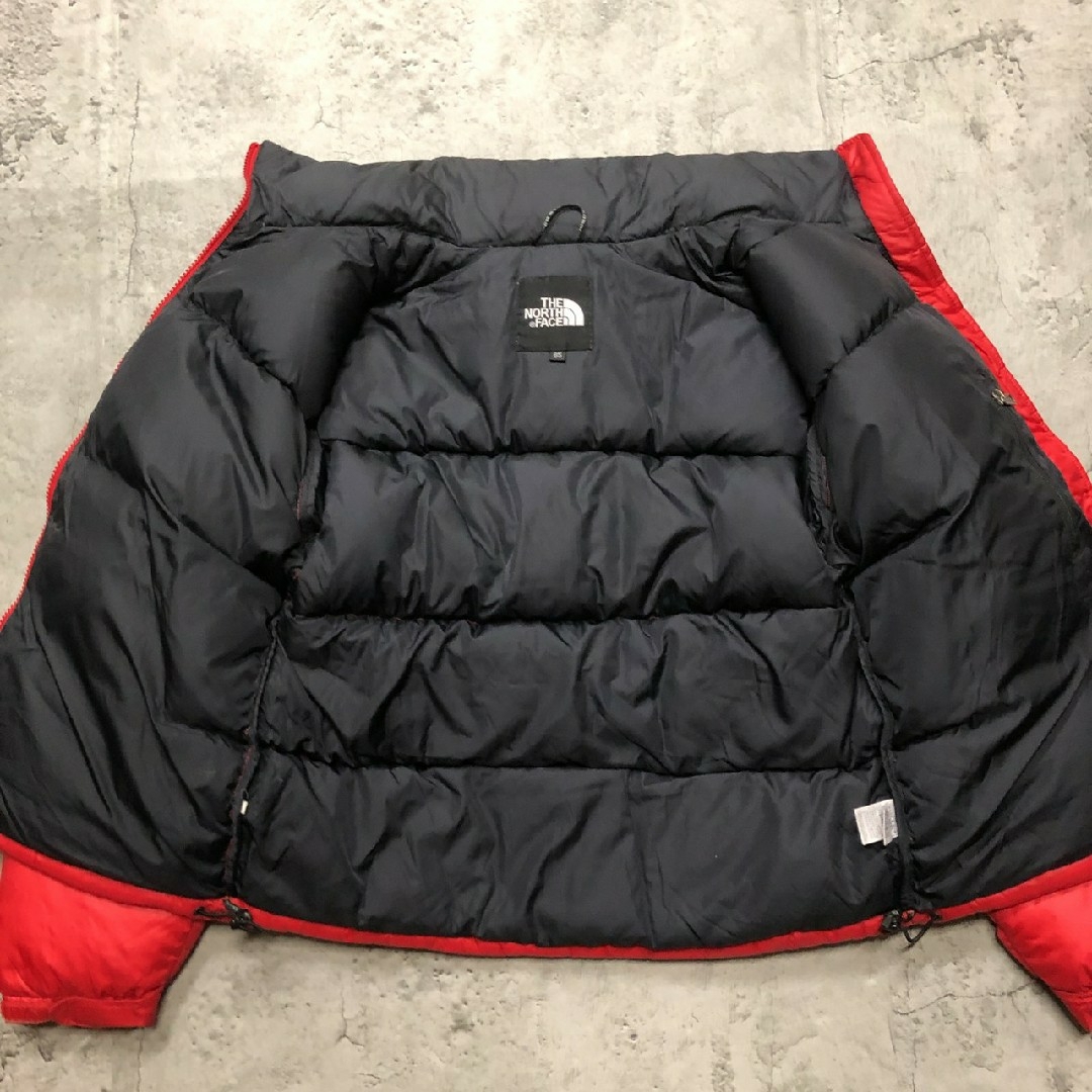 THE NORTH FACE(ザノースフェイス)のザノースフェイス　ダウンジャケット　レッド　メンズXS　700フィル　ヌプシ メンズのジャケット/アウター(ダウンジャケット)の商品写真