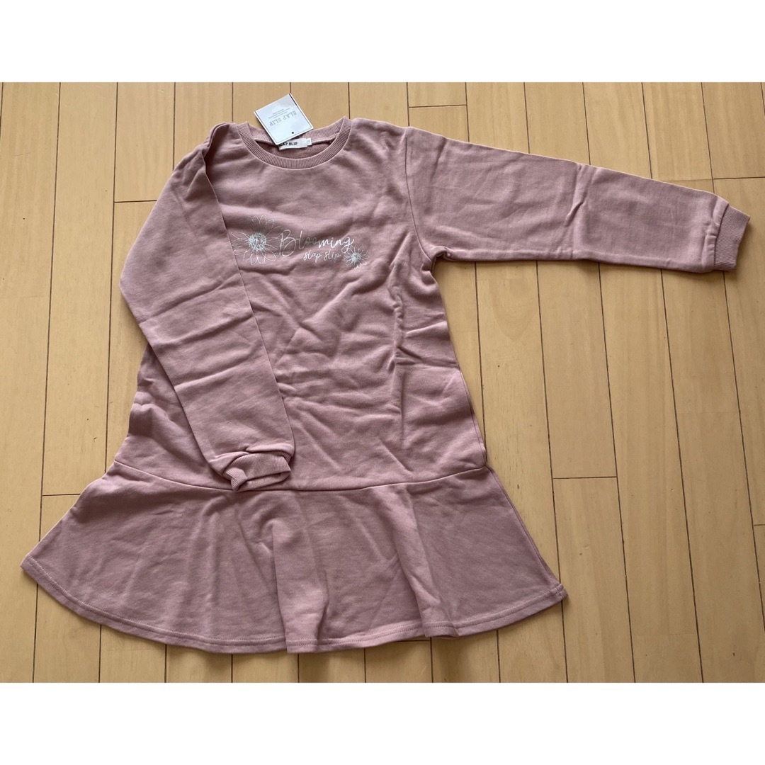 SLAP SLIP(スラップスリップ)のべべ系 SLAP SLIP フラワープリント裏毛ワンピース 130 キッズ/ベビー/マタニティのキッズ服女の子用(90cm~)(ワンピース)の商品写真