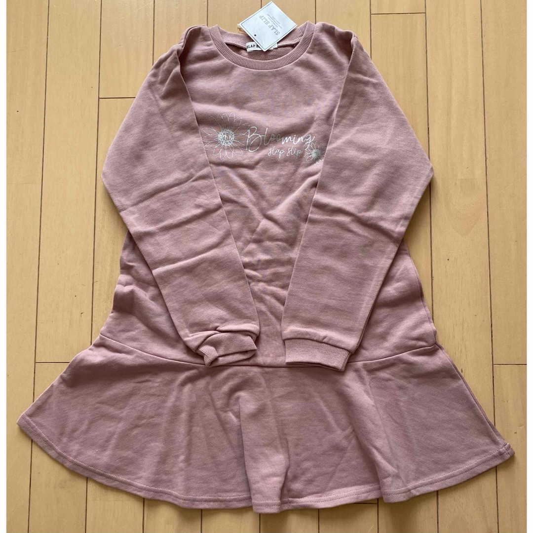 SLAP SLIP(スラップスリップ)のべべ系 SLAP SLIP フラワープリント裏毛ワンピース 130 キッズ/ベビー/マタニティのキッズ服女の子用(90cm~)(ワンピース)の商品写真