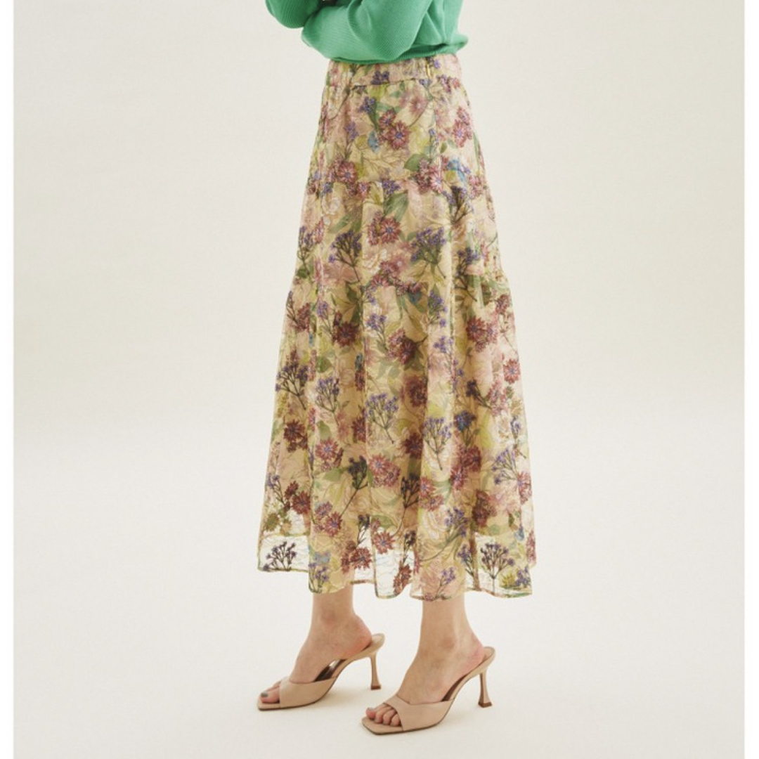 GRACE CONTINENTAL(グレースコンチネンタル)のグレースコンチネンタル　ボタニカルプリント刺繍スカート レディースのスカート(ロングスカート)の商品写真