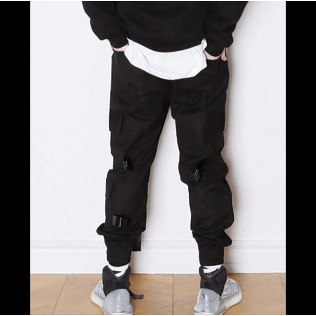 専用 LAUL TRIPLE POCKET STRAP CARGO PANTS  メンズのパンツ(ワークパンツ/カーゴパンツ)の商品写真