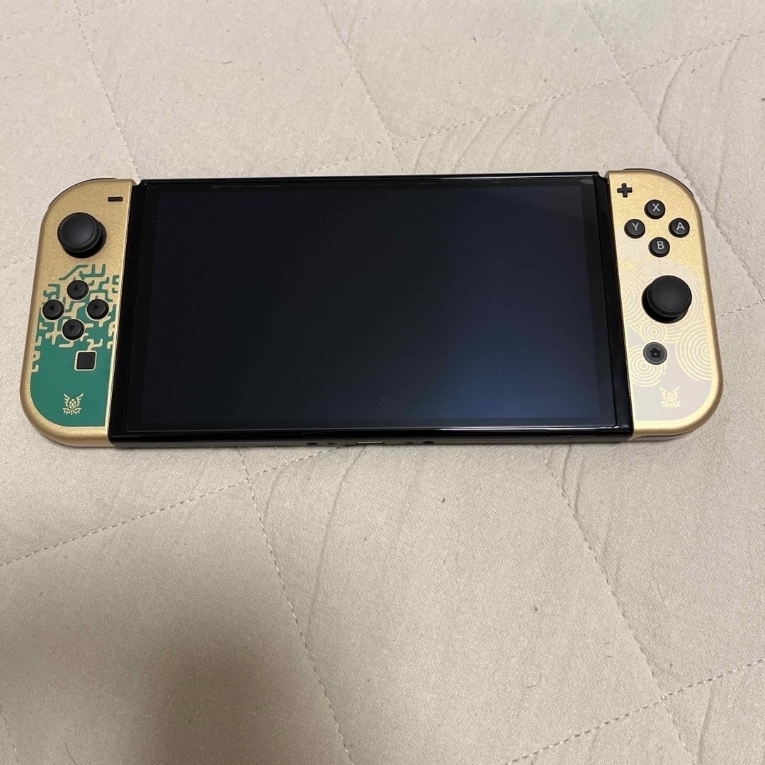 Nintendo Switch(ニンテンドースイッチ)の美品　Switch 有機ELモデル ゼルダの伝説　 エンタメ/ホビーのゲームソフト/ゲーム機本体(家庭用ゲーム機本体)の商品写真