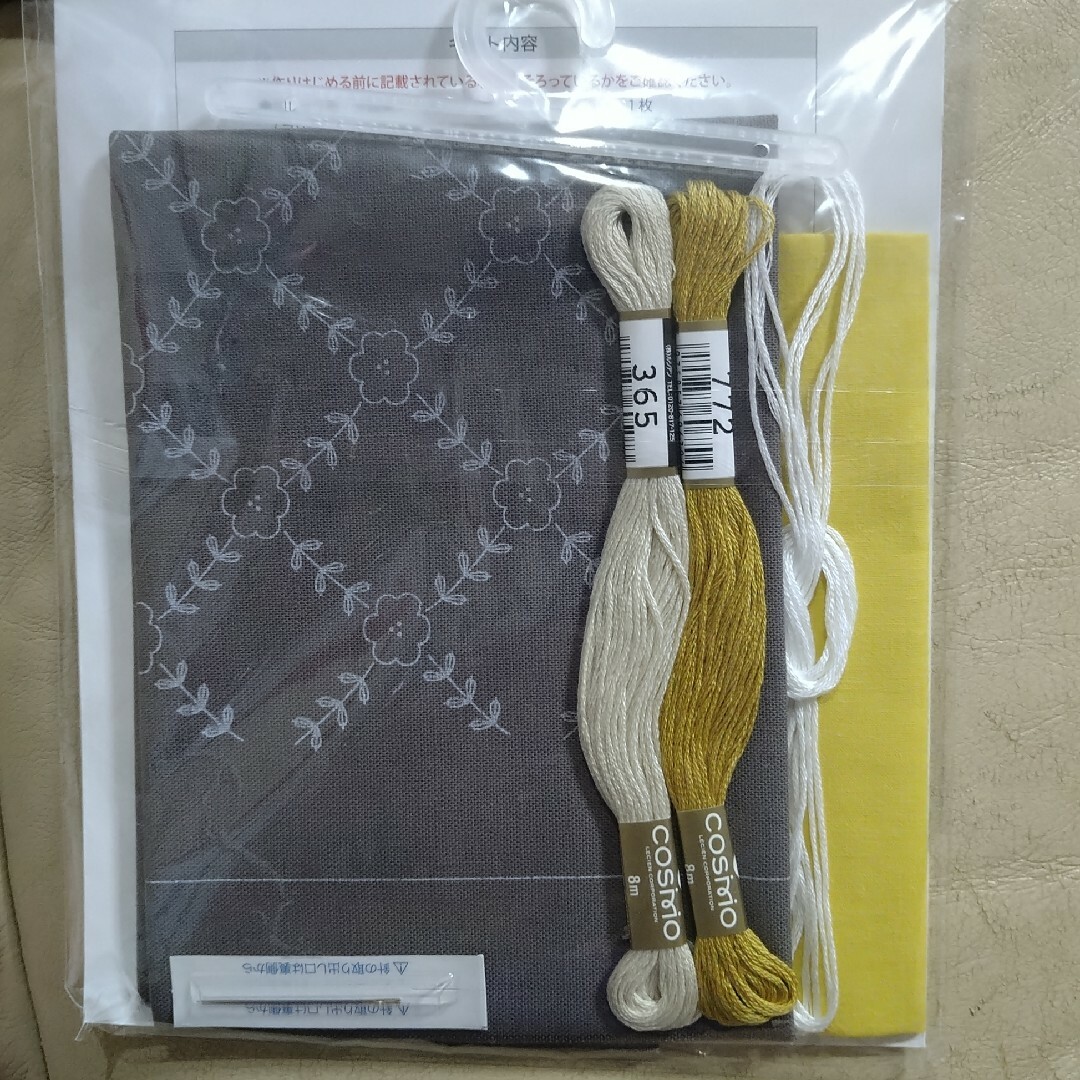 LECIEN 黄色いお花のミニトート　刺しゅうキット エンタメ/ホビーのアート用品(その他)の商品写真