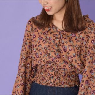 ダブルクローゼット(w closet)のw closet　ウエストシャーリング花柄ブラウス(シャツ/ブラウス(長袖/七分))