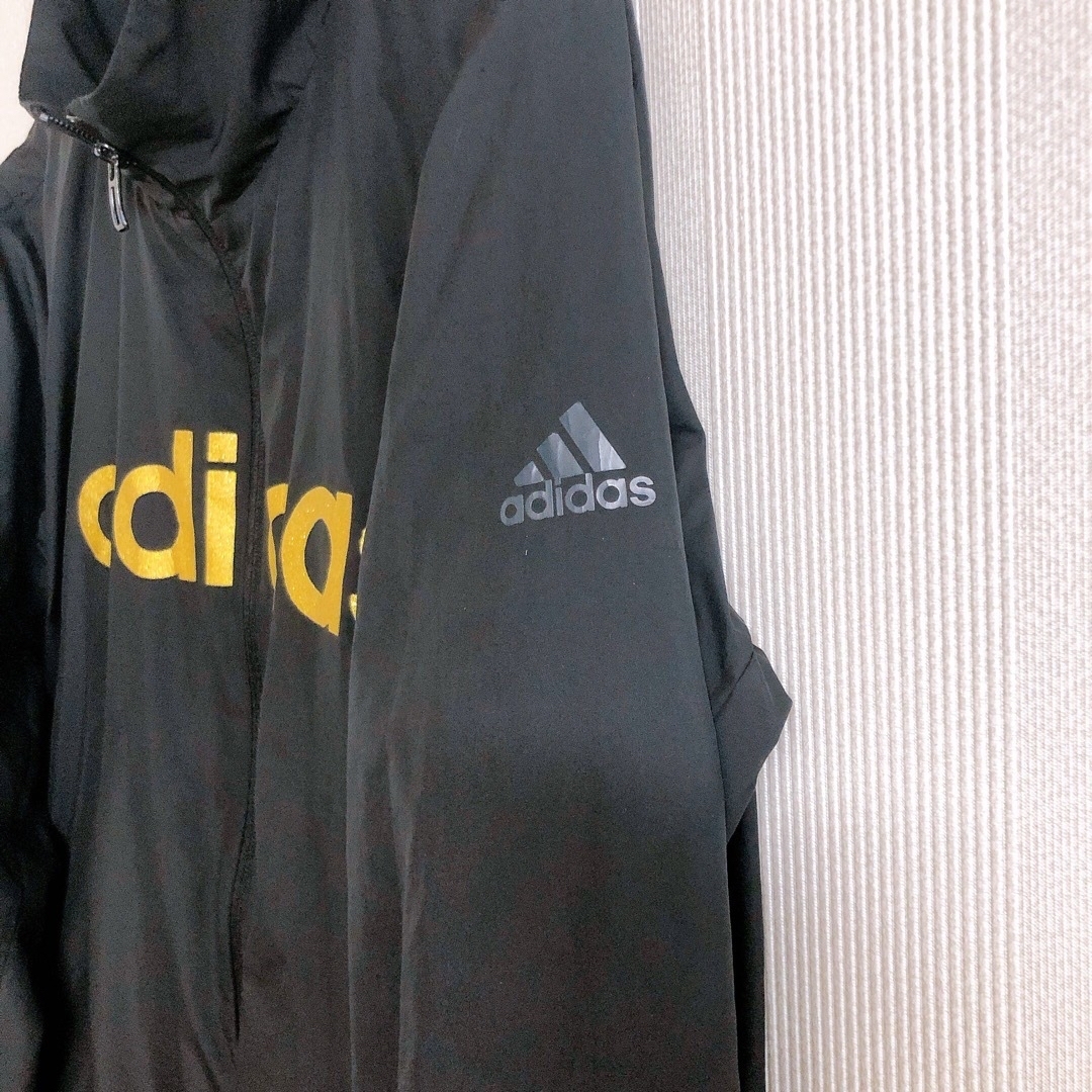 adidas(アディダス)の美品　アディダス　ナイロンジャケット　ビックロゴ　ゴールド レディースのジャケット/アウター(ナイロンジャケット)の商品写真