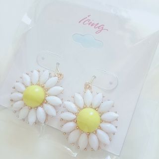 クレアーズ(claire's)のクレアーズ 花 ピアス(ピアス)