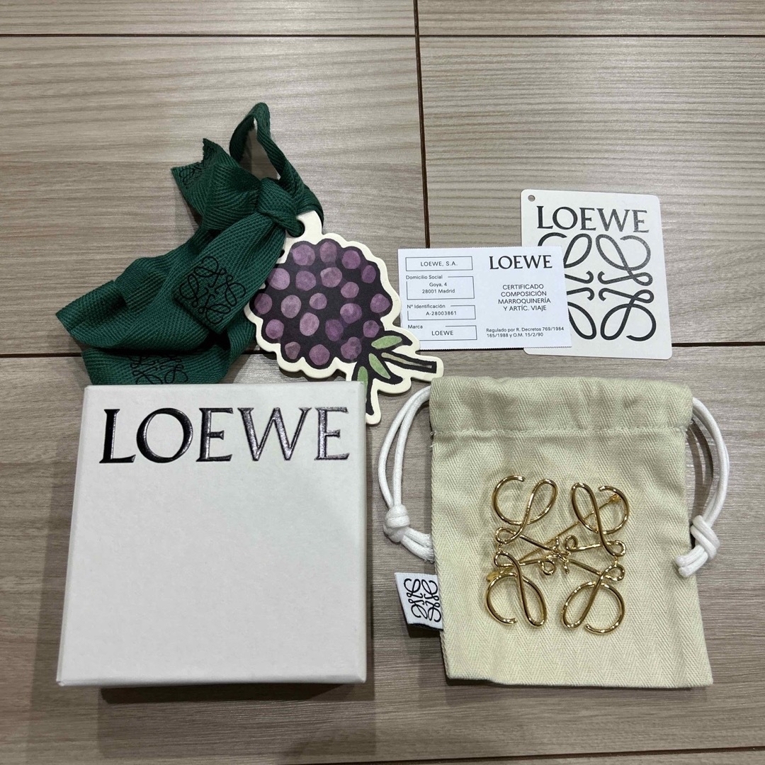 LOEWE アナグラムブローチレディース