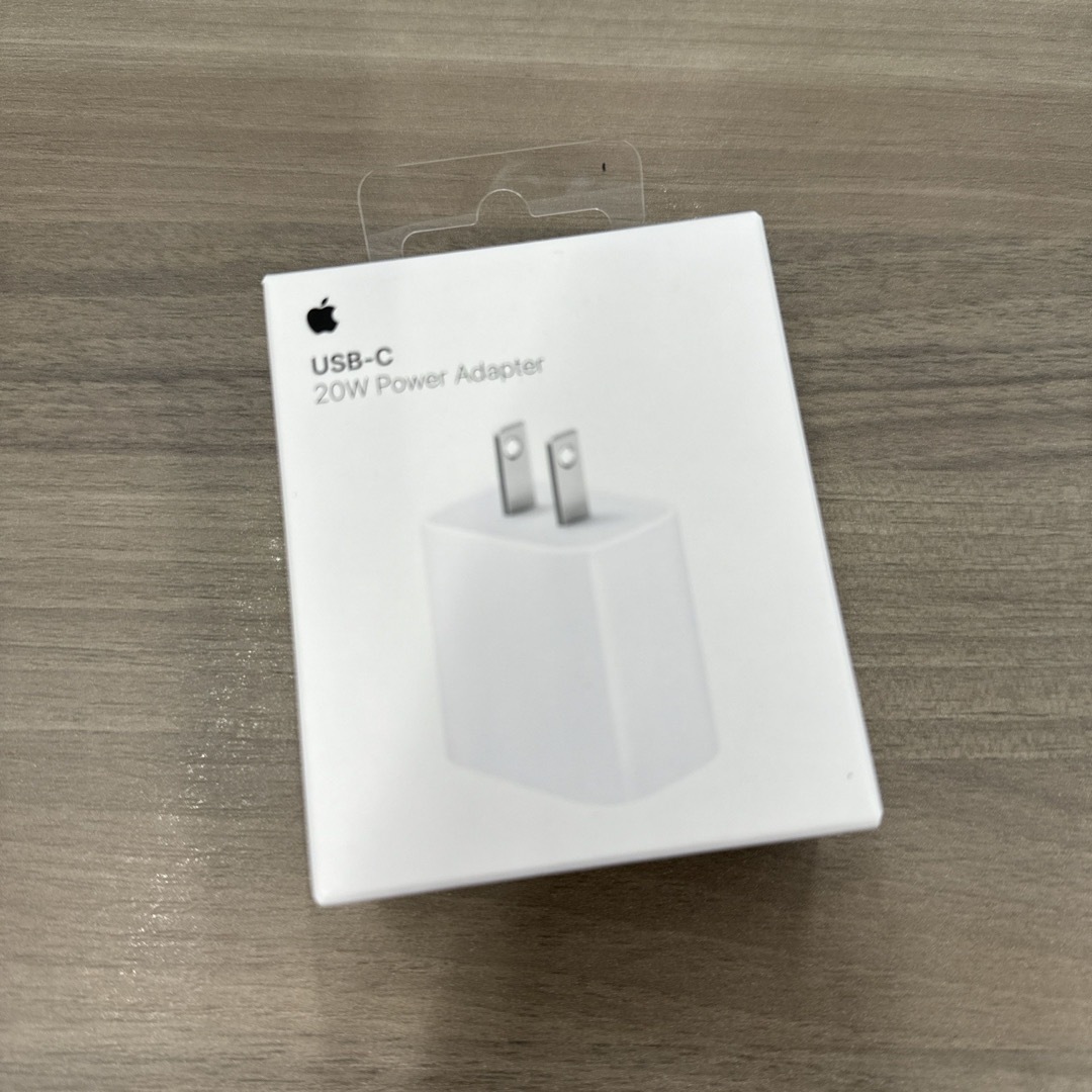 APPLE USB-C電源アダプタ MHJA3AM/A スマホ/家電/カメラのスマートフォン/携帯電話(バッテリー/充電器)の商品写真