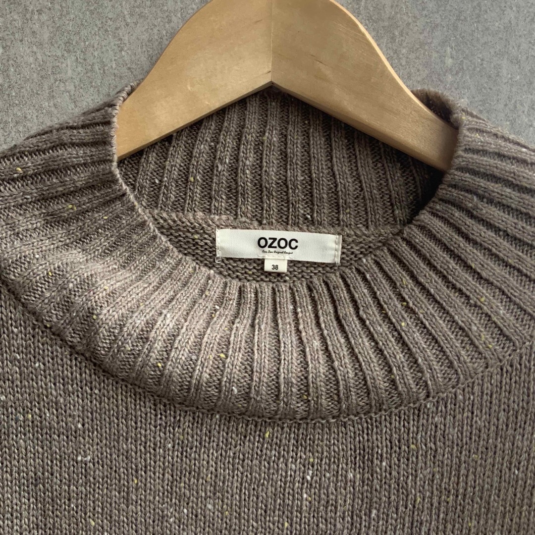OZOC(オゾック)のオゾック 春　ニットセーター　長袖ニット　薄手　ハイネック　ベージュ　淡色 レディースのトップス(ニット/セーター)の商品写真