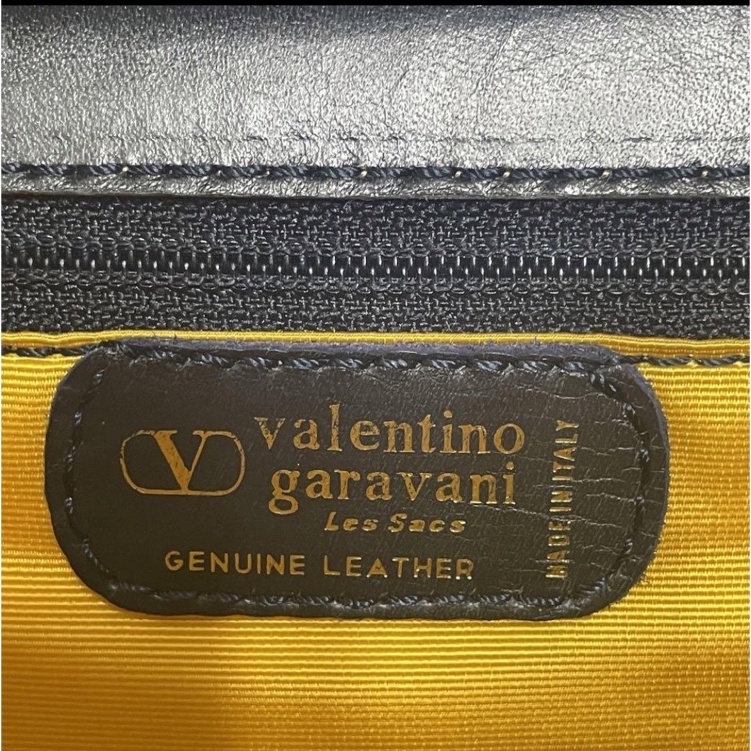 valentino garavani(ヴァレンティノガラヴァーニ)のvalentino garavani ショルダーバッグ　ポシェット　クロスボディ レディースのバッグ(ショルダーバッグ)の商品写真