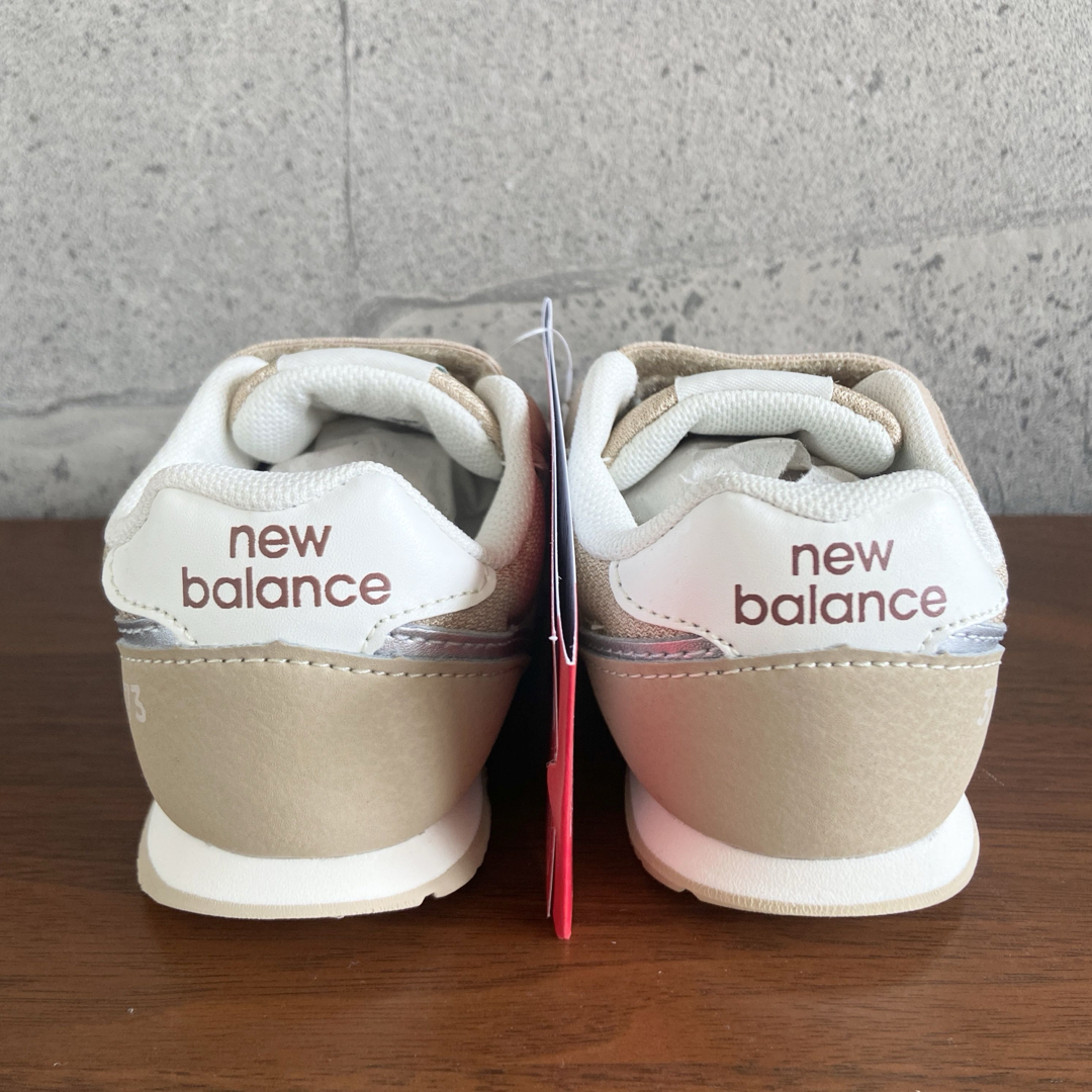 New Balance(ニューバランス)の【新品】16.5センチ ベージュ×ブラウン ニューバランス スニーカー キッズ キッズ/ベビー/マタニティのキッズ靴/シューズ(15cm~)(スニーカー)の商品写真