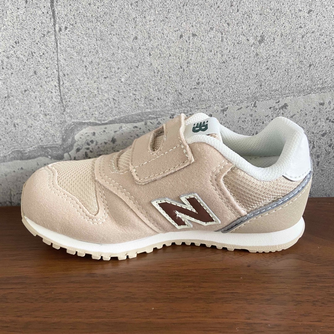 New Balance(ニューバランス)の【新品】16センチ ベージュ×ブラウン ニューバランス スニーカー キッズ キッズ/ベビー/マタニティのキッズ靴/シューズ(15cm~)(スニーカー)の商品写真