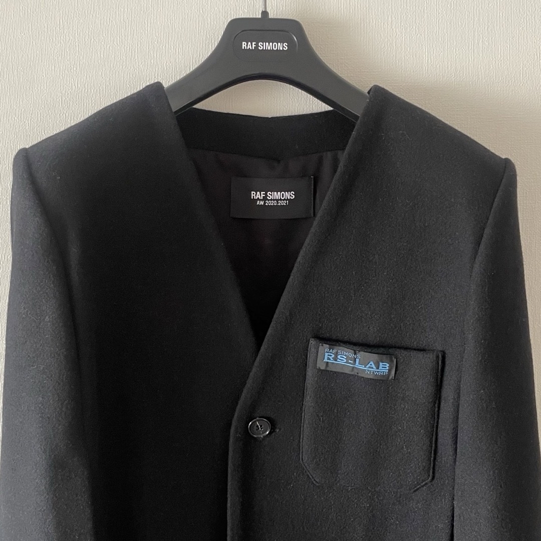 RAF SIMONS(ラフシモンズ)のRAF SIMONS Black Labo cape Coat ブラック48 メンズのジャケット/アウター(チェスターコート)の商品写真