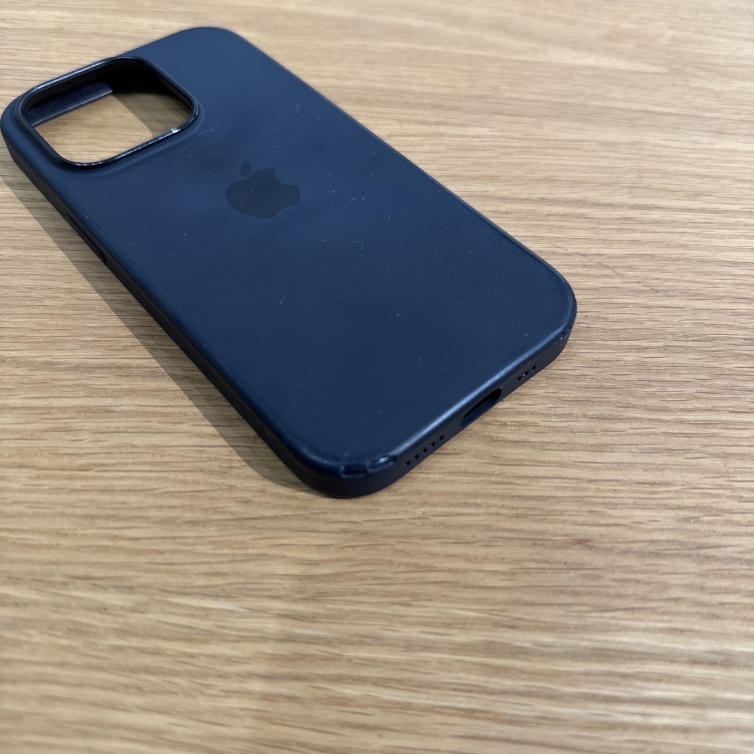 Apple(アップル)のアップル MagSafe iPhone14 Pro シリコーンケース/ミッドナイ スマホ/家電/カメラのスマホアクセサリー(モバイルケース/カバー)の商品写真