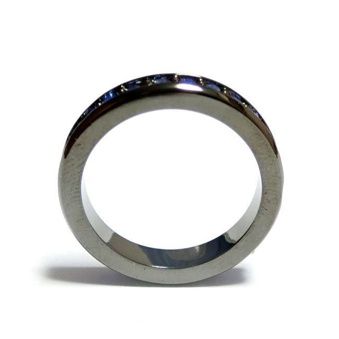 2号 フルエタニティ スワロフスキークリスタル サファイア ガンメタリング レディースのアクセサリー(リング(指輪))の商品写真