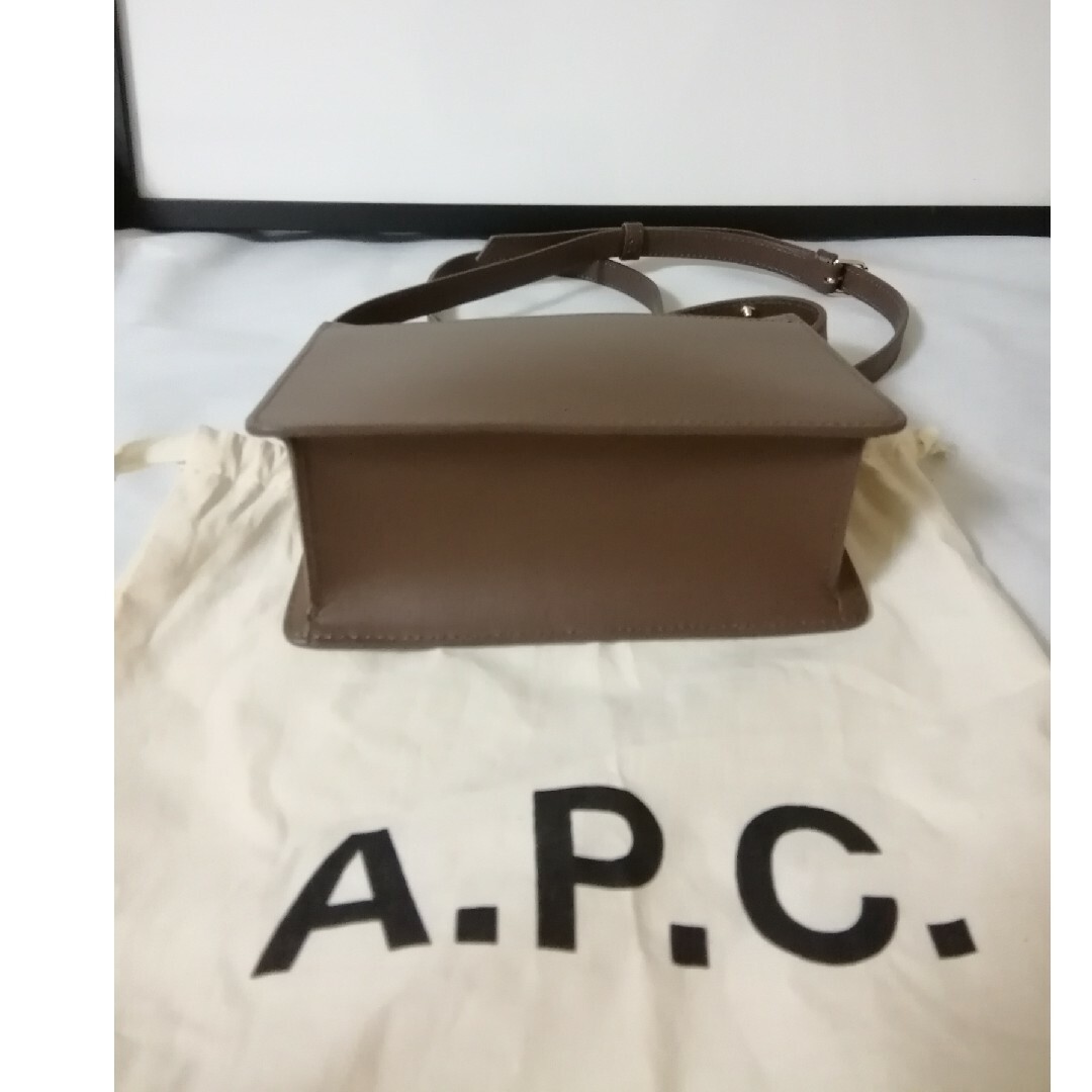 A.P.C - 新品同様未使用。A.P.C. SAC ELLA ミニ20 ショルダーバッグの