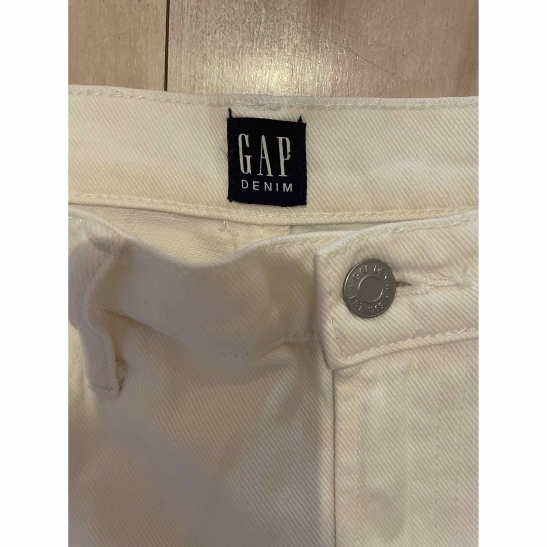 GAP(ギャップ)のGAP ホワイトデニム　ペンシルスカート レディースのスカート(ひざ丈スカート)の商品写真