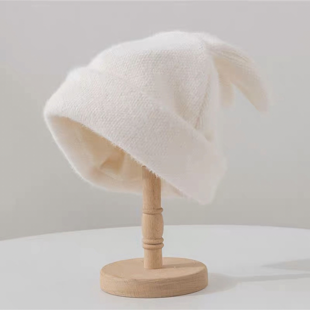【新品･匿名配送】激かわ♡ うさ耳ニット帽 ホワイト　裏起毛　暖かい レディース レディースの帽子(ニット帽/ビーニー)の商品写真