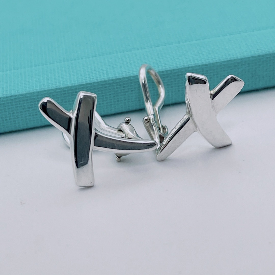 【極美品】Tiffany & Co. イヤリング　キス　X 新品磨き