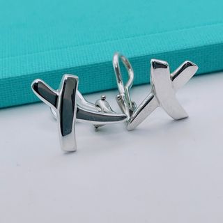 ティファニー(Tiffany & Co.)の【極美品】Tiffany & Co. イヤリング　キス　X 新品磨き(イヤリング)