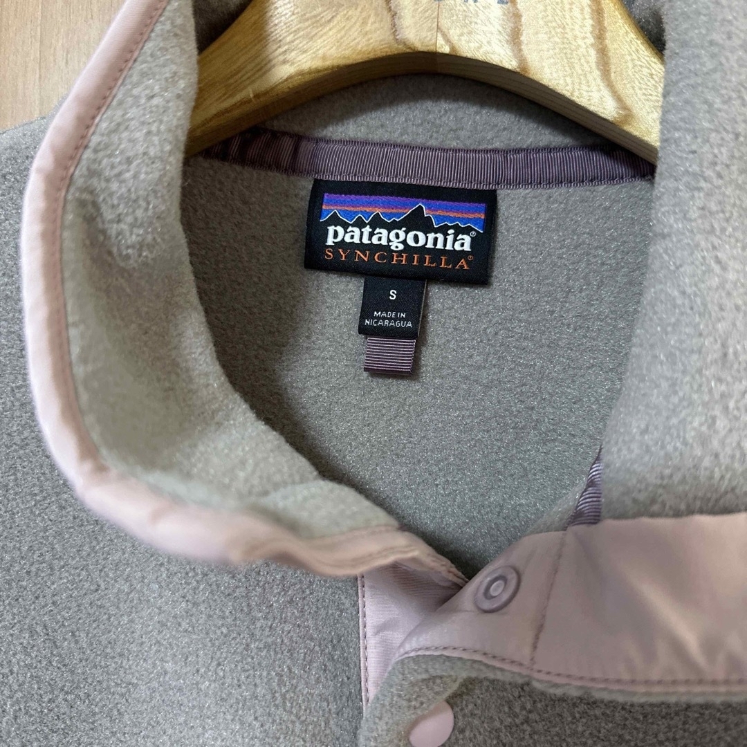 patagonia(パタゴニア)の新品　パタゴニア　ウィメンズ・ライトウェイト・シンチラ・スナップT・プルオーバー レディースのジャケット/アウター(ブルゾン)の商品写真