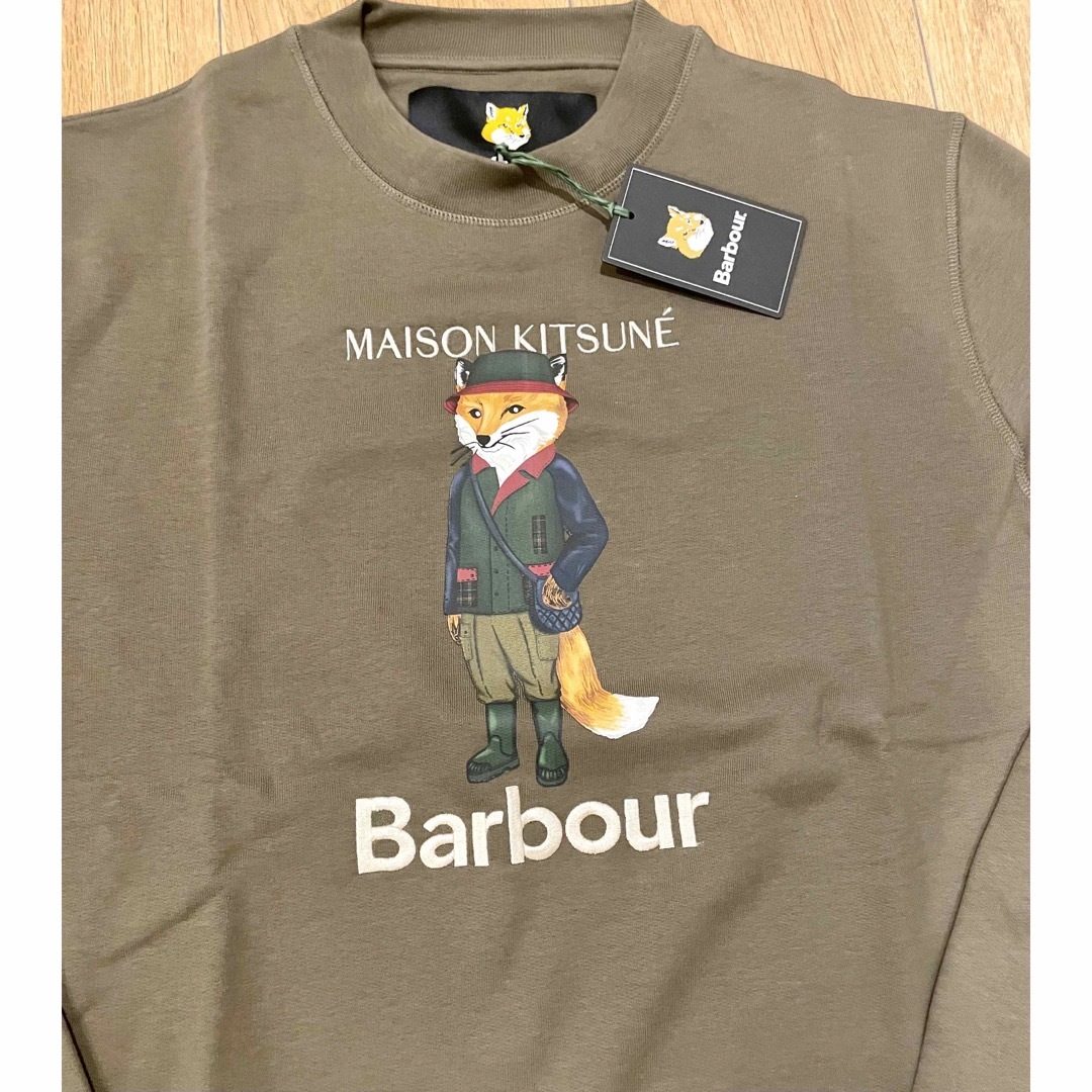 MAISON KITSUNE'(メゾンキツネ)の完売メゾンキツネ × バブアー ビューフォートフォックス クルーネックスウェット メンズのトップス(スウェット)の商品写真