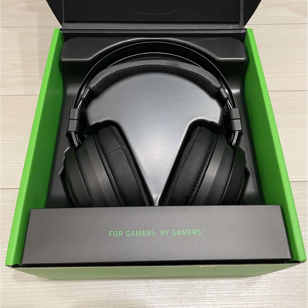 Razer(レイザー)の【ばいそん様専用】Razer NARI BLACK ゲーミングヘッドセット スマホ/家電/カメラのオーディオ機器(ヘッドフォン/イヤフォン)の商品写真