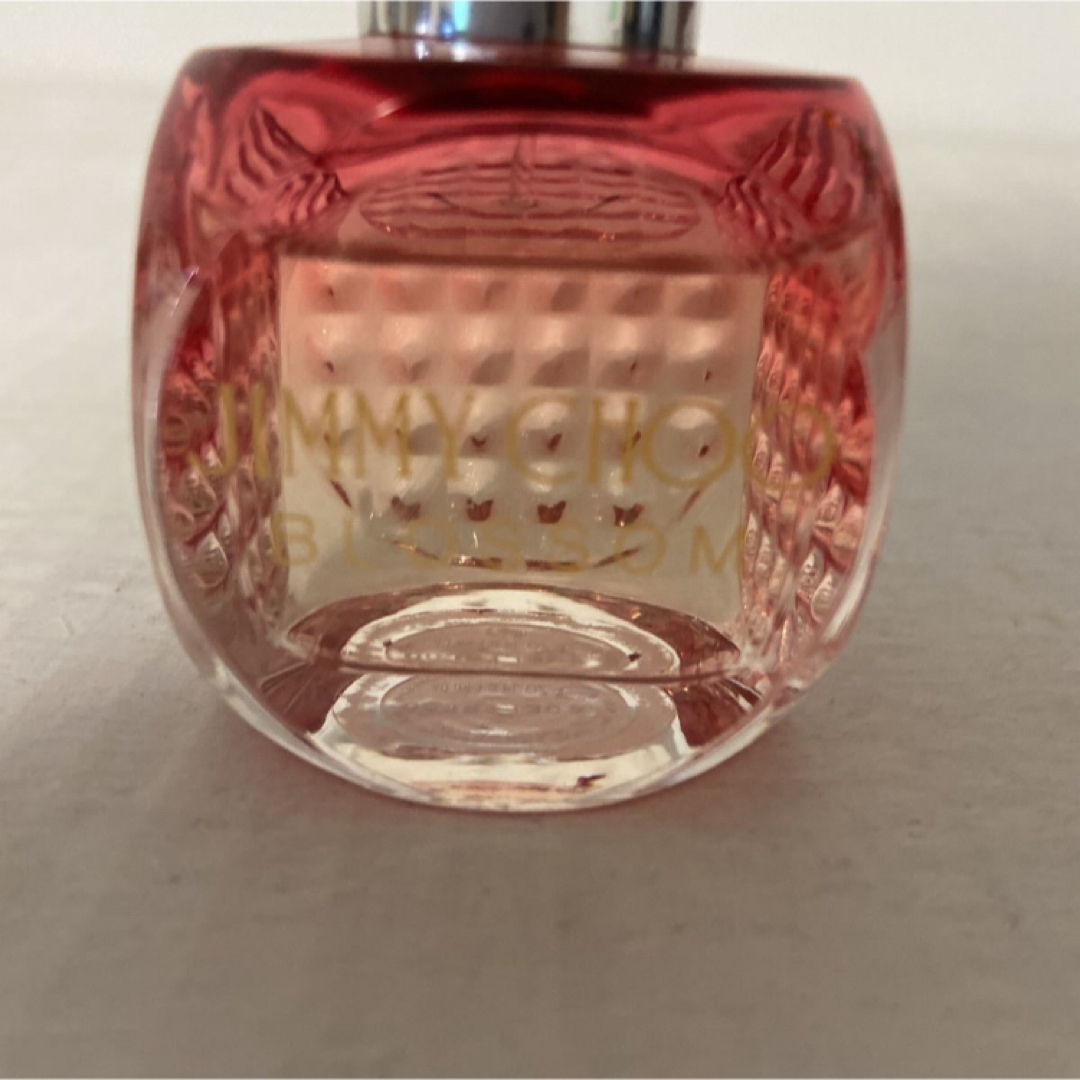 JIMMY CHOO(ジミーチュウ)の残量ほぼ満タン JIMMY CHOO BLOSSOM ジミーチュウブロッサム  コスメ/美容の香水(香水(女性用))の商品写真