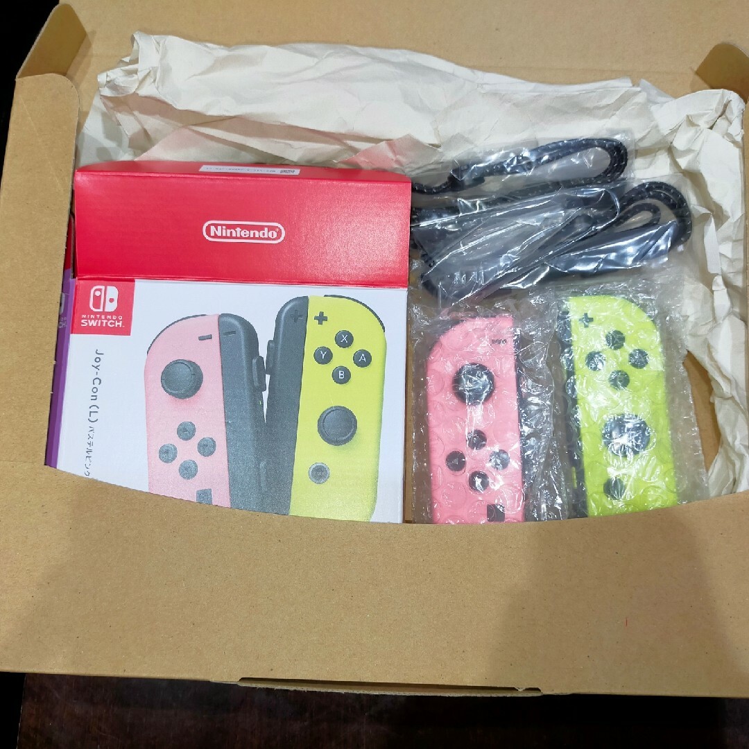 新品未開封！納品書あり！ニンテンドースイッチ本体　ネオンレッド、ブルーおまけ付き