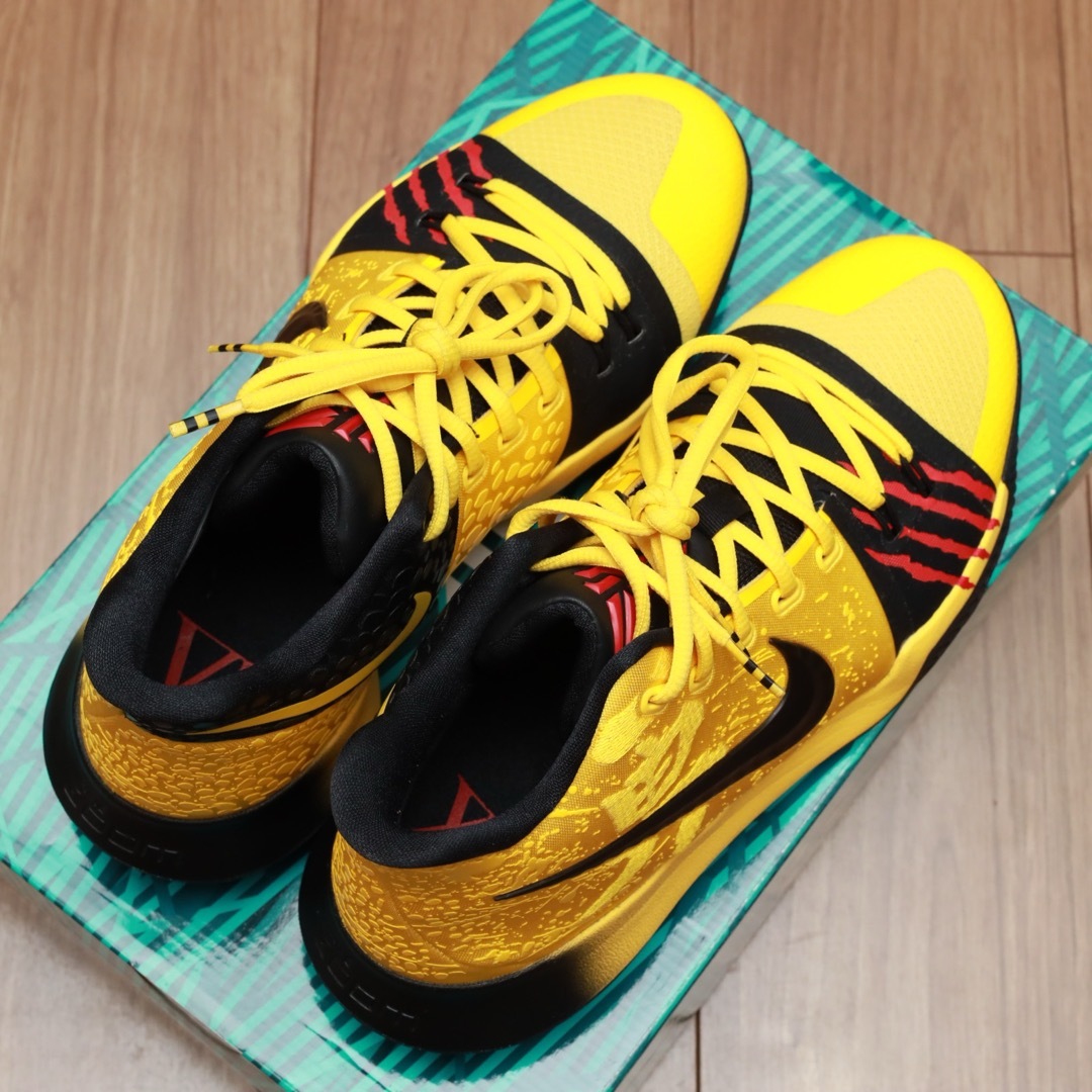 NIKE(ナイキ)のNIKE KYRIE 3 EP “MAMBA MENTALITY” 26.5cm スポーツ/アウトドアのスポーツ/アウトドア その他(バスケットボール)の商品写真