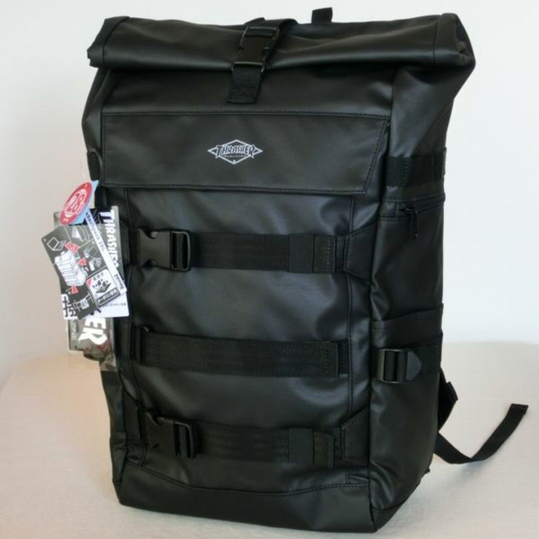 THRASHER(スラッシャー)のスラッシャー 撥水 ロールトップDパック THR-244　BK/WT　p8227 メンズのバッグ(バッグパック/リュック)の商品写真