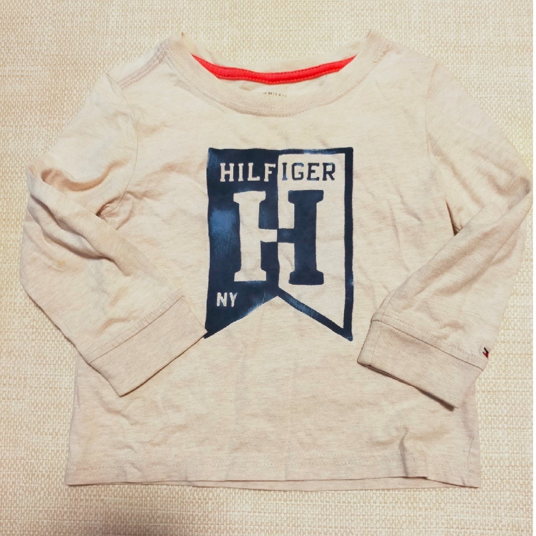 TOMMY HILFIGER(トミーヒルフィガー)のトミーヒルフィガー　ロンＴ　長袖　2T 2枚セット キッズ/ベビー/マタニティのキッズ服男の子用(90cm~)(Tシャツ/カットソー)の商品写真