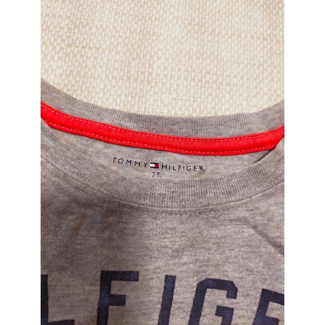 TOMMY HILFIGER(トミーヒルフィガー)のトミーヒルフィガー　ロンＴ　長袖　2T 2枚セット キッズ/ベビー/マタニティのキッズ服男の子用(90cm~)(Tシャツ/カットソー)の商品写真