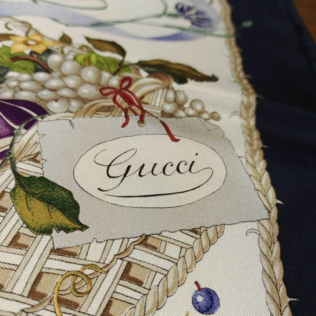 Gucci - 1793超美品 グッチ スカーフ 最高級シルク100 ボタニカル 花柄