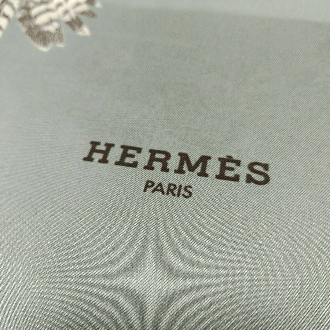 Hermes(エルメス)の新品・未使用　エルメス　ショール　鷹　ボタニカル　シルク100　リバーシブル レディースのファッション小物(マフラー/ショール)の商品写真