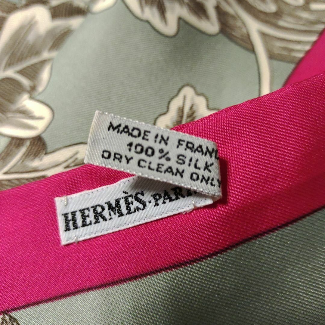 Hermes(エルメス)の新品・未使用　エルメス　ショール　鷹　ボタニカル　シルク100　リバーシブル レディースのファッション小物(マフラー/ショール)の商品写真