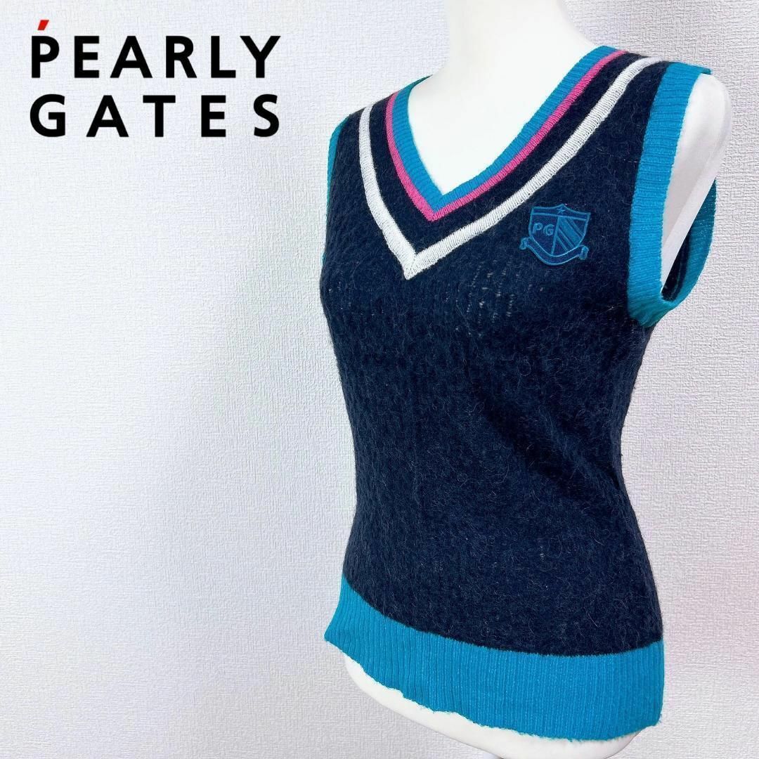 PEARLY GATES(パーリーゲイツ)のPEARLY GATES ラム アルパカ ニットベスト 胸元紋章ワッペン レディースのトップス(ベスト/ジレ)の商品写真