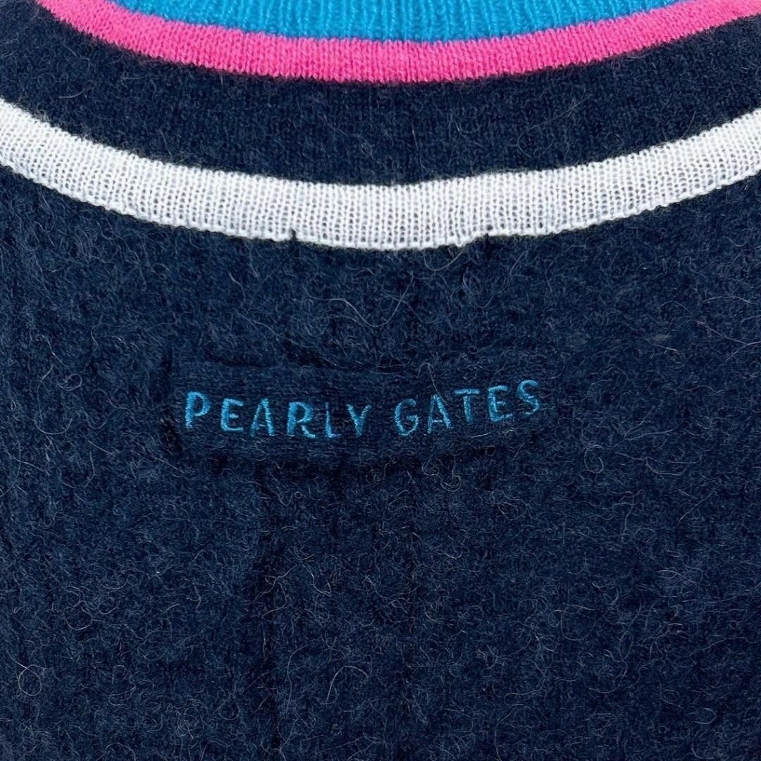 PEARLY GATES(パーリーゲイツ)のPEARLY GATES ラム アルパカ ニットベスト 胸元紋章ワッペン レディースのトップス(ベスト/ジレ)の商品写真