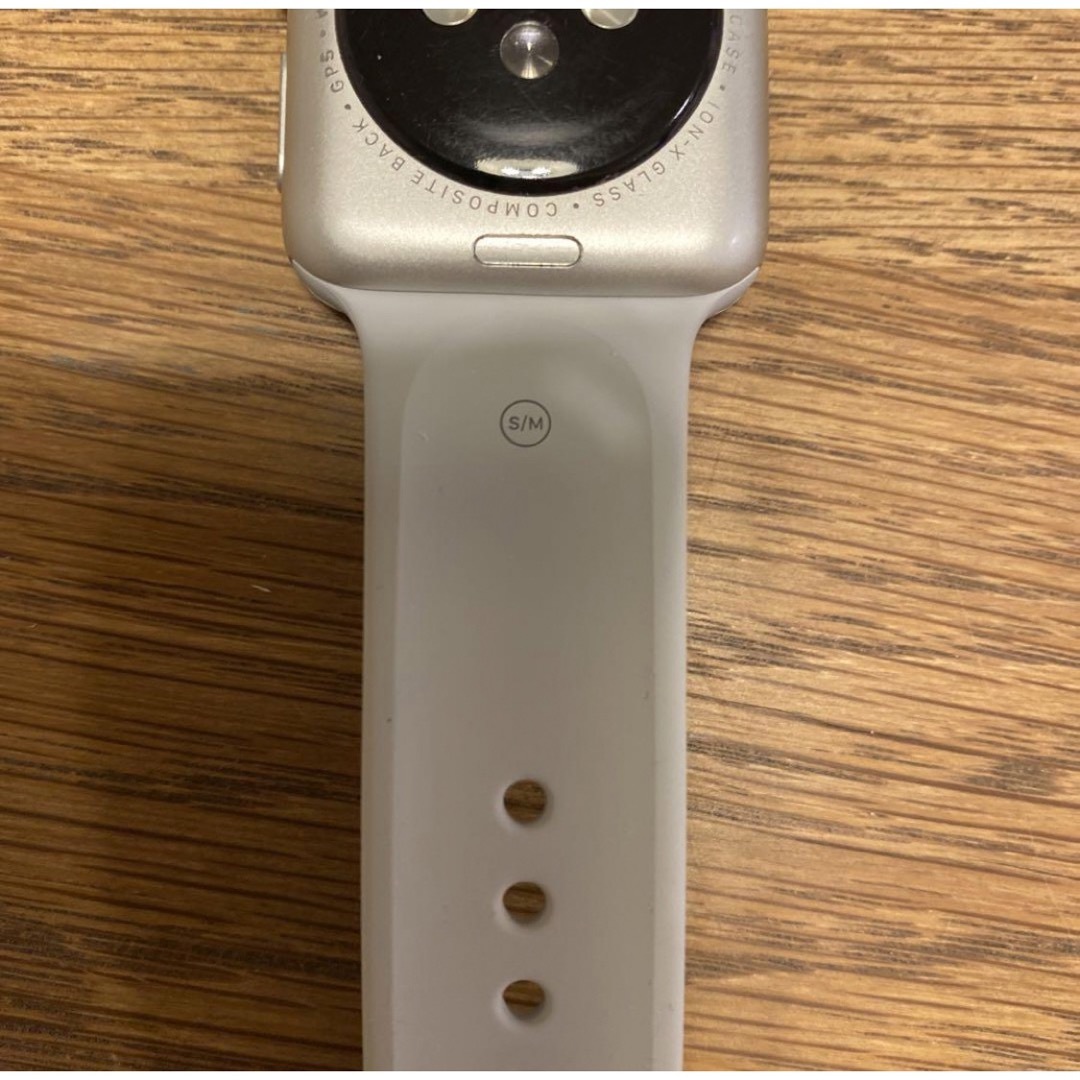 Apple Watch(アップルウォッチ)のApple Watch series3 GPS 42mm 充電器付き メンズの時計(腕時計(デジタル))の商品写真