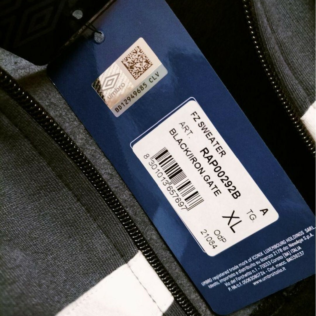 UMBRO(アンブロ)の【新品】UMBRO ZipUp SweatShirt XL メンズのトップス(スウェット)の商品写真