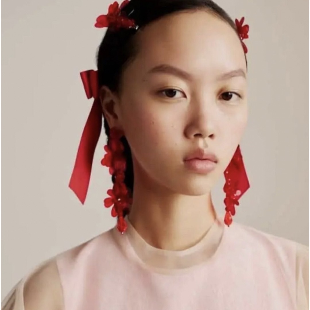 Simone Rocha(シモーネロシャ)のシモーネロシャ コラボ　ヘアピン　レッド　2点セット レディースのヘアアクセサリー(ヘアピン)の商品写真