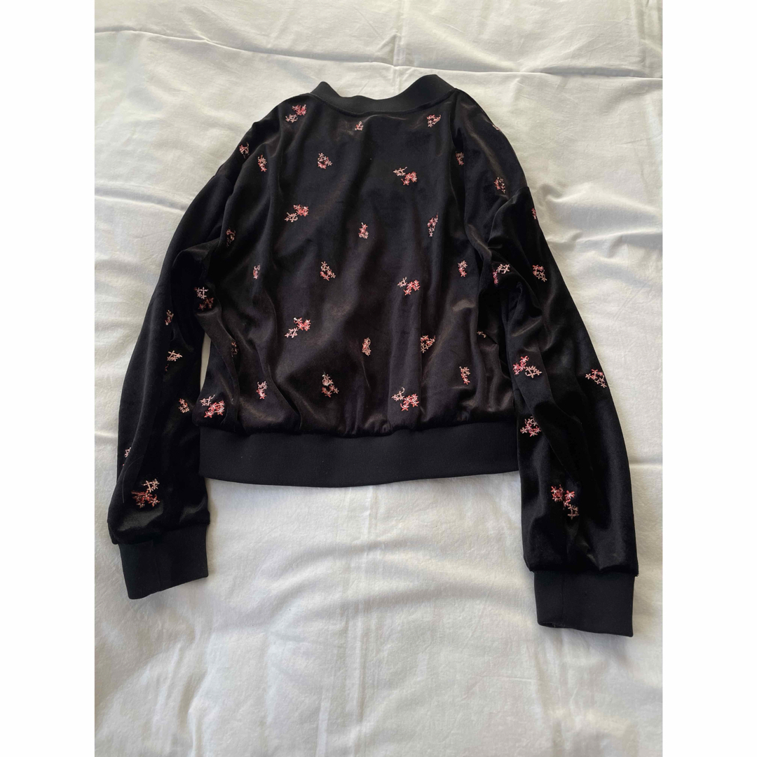 花柄刺繍入りベロアブルゾン レディースのジャケット/アウター(ブルゾン)の商品写真