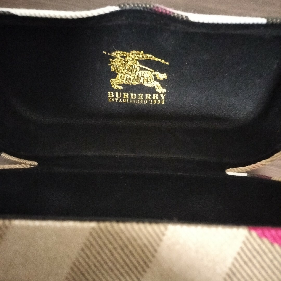 BURBERRY(バーバリー)のバーバリー　メガネケース　未使用品 レディースのファッション小物(サングラス/メガネ)の商品写真