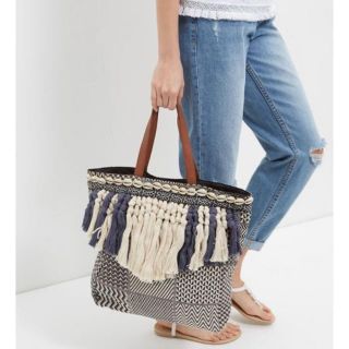 エイソス(asos)の【新品未使用】asosセレクトNewLookフリンジトート(トートバッグ)