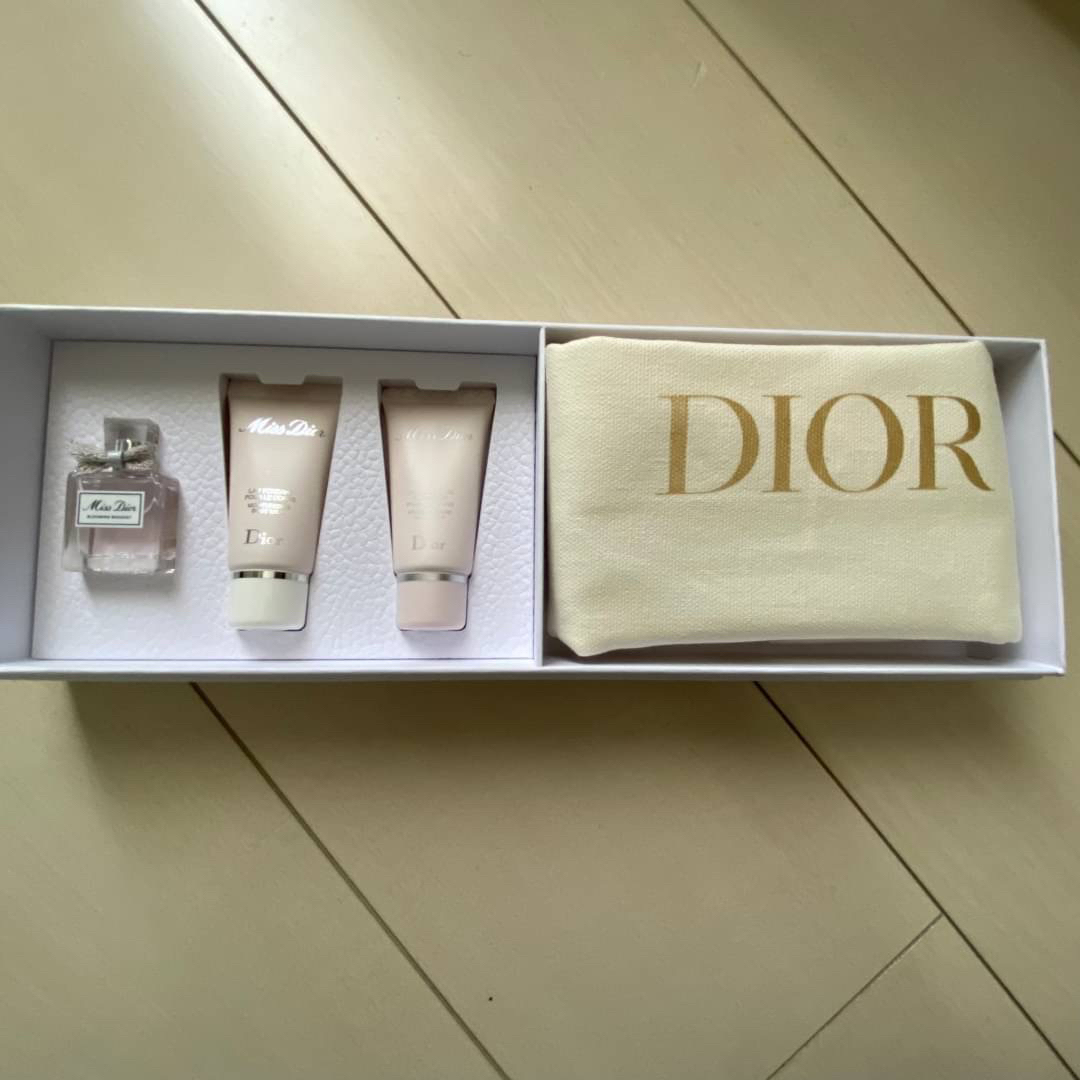 Christian Dior(クリスチャンディオール)の未使用品　Dior ミスディオール トラベルセット　ノベルティ コスメ/美容の香水(香水(女性用))の商品写真