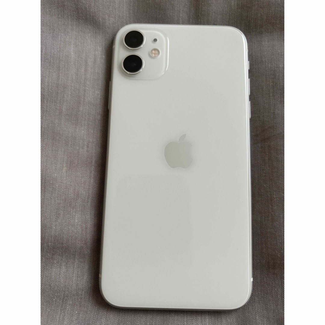 Apple(アップル)のApple アップル iPhone11 64GB ホワイト スマホ/家電/カメラのスマートフォン/携帯電話(スマートフォン本体)の商品写真