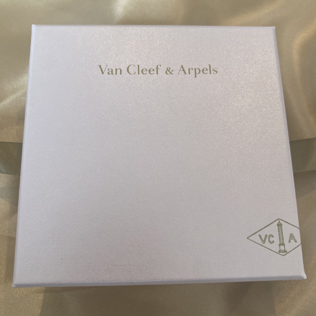 Van Cleef & Arpels 2023 ホリデー 6